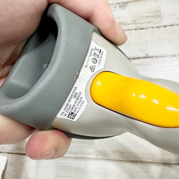 Symbol LS2208 Barcode Scanner Handheld with Stand LS2208-SR20001R-NA - Picture 4 of 8